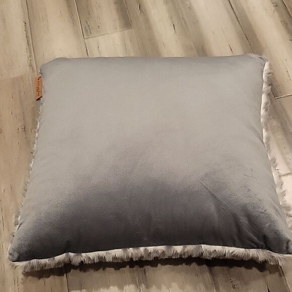 KOLABURRA by UGG, 2 accent pillows - Picture 5 of 5